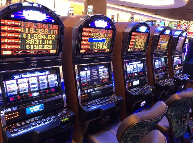 Sports entertainment section on x777 game featuring basketball and football